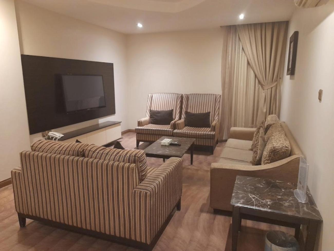 Aswar Hotel Suites Khobar Bagian luar foto